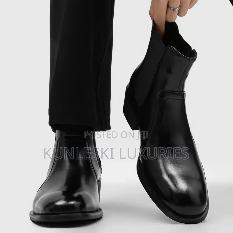 Original Heeled Patch Chelsea Leather Boot