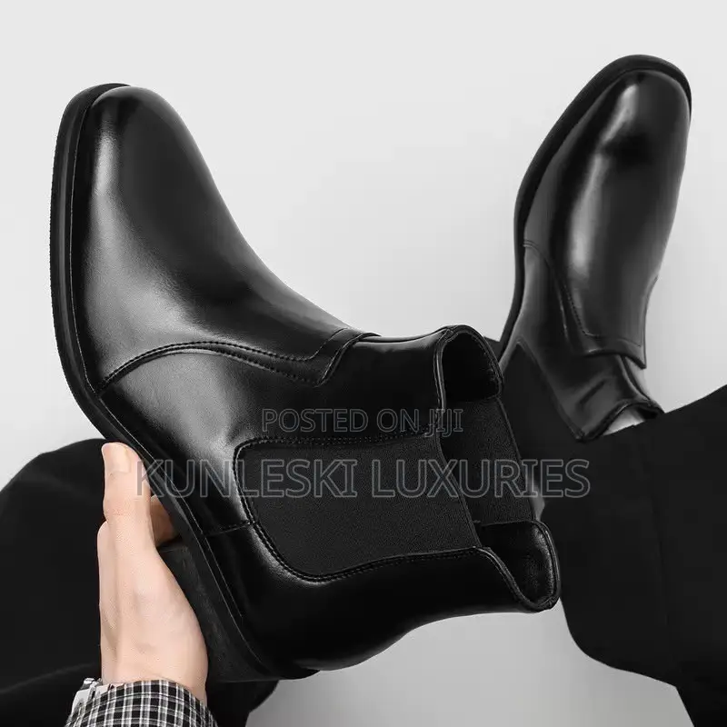 Original Heeled Patch Chelsea Leather Boot