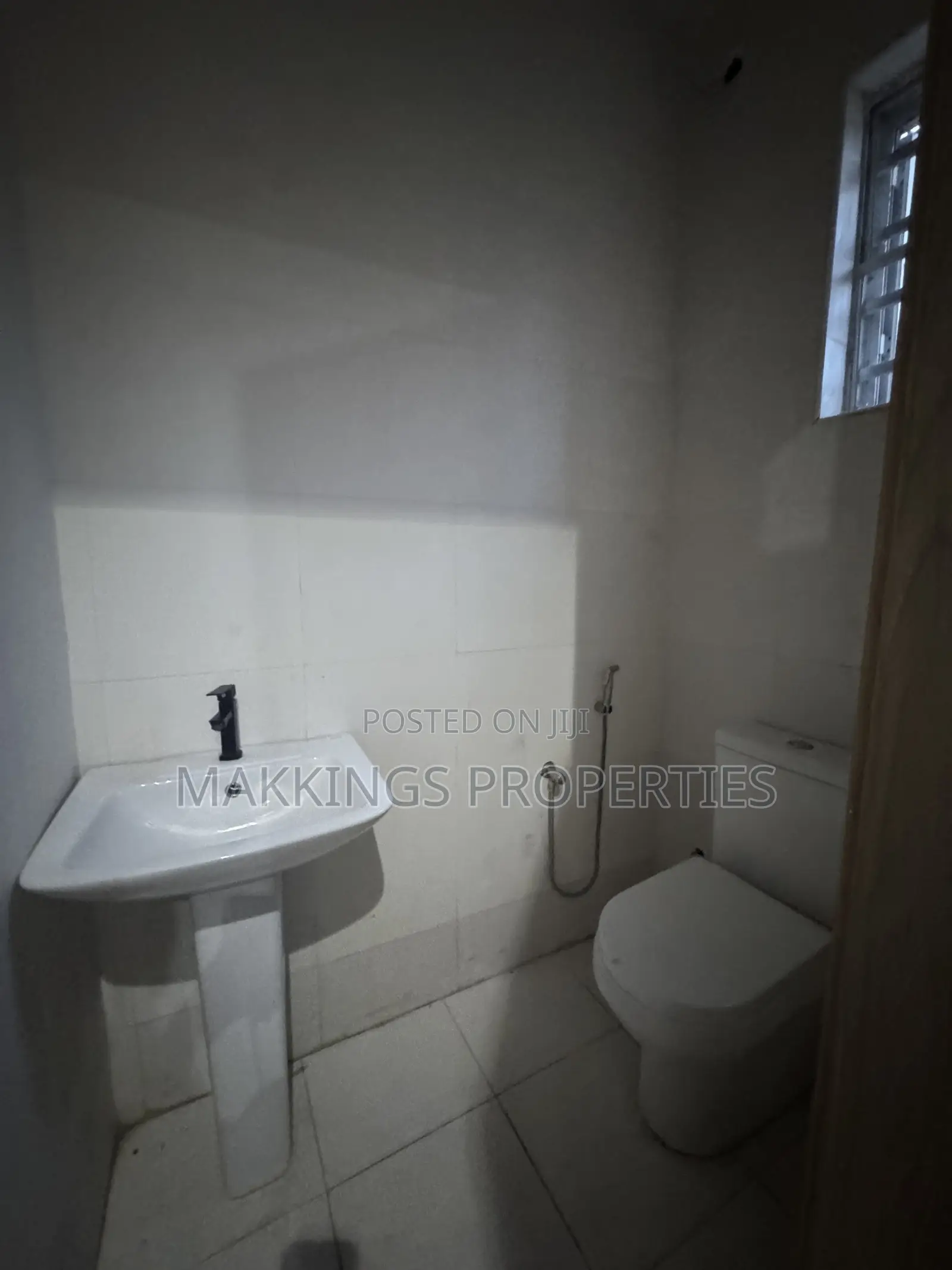 3bdrm Apartment in Lekki Phase 1 for sale
