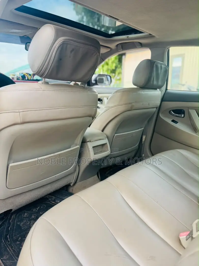 Toyota Camry 2009 Gold
