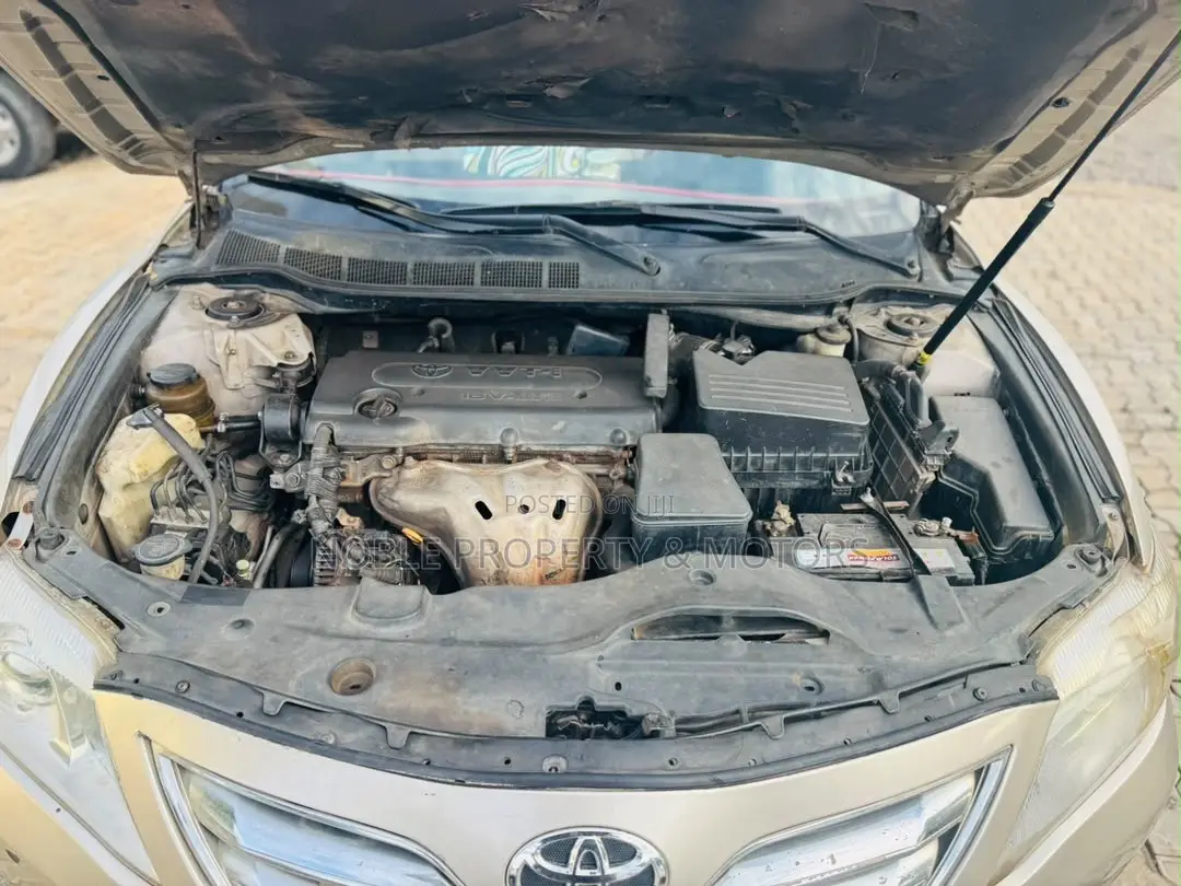 Toyota Camry 2009 Gold