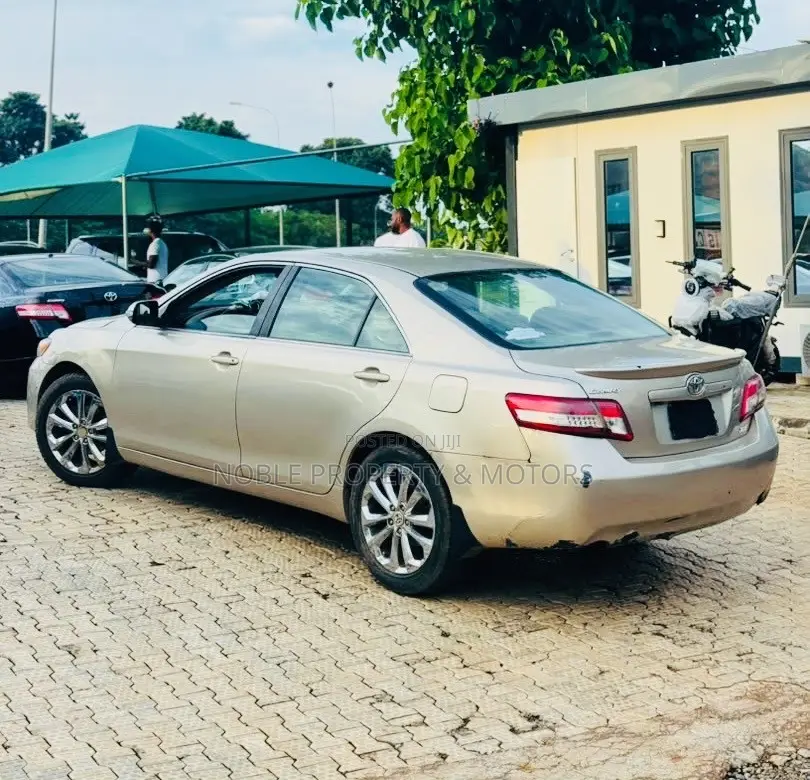 Toyota Camry 2009 Gold
