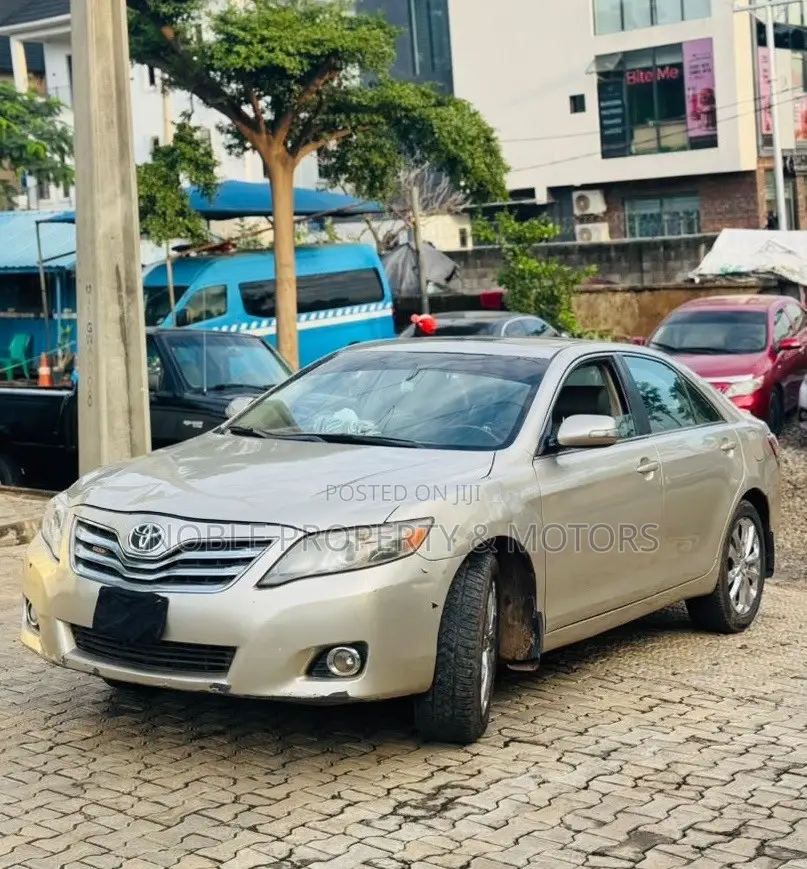 Toyota Camry 2009 Gold