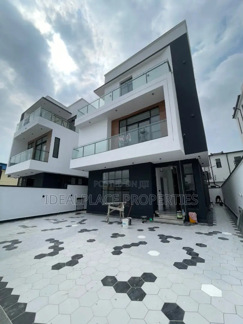 5bdrm Duplex in Chevron for sale