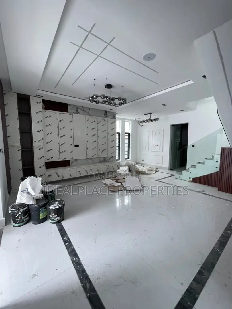 5bdrm Duplex in Chevron for sale
