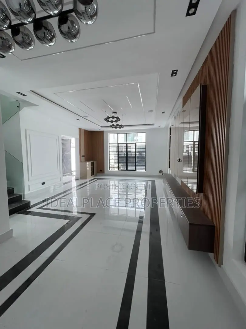 5bdrm Duplex in Chevron for sale