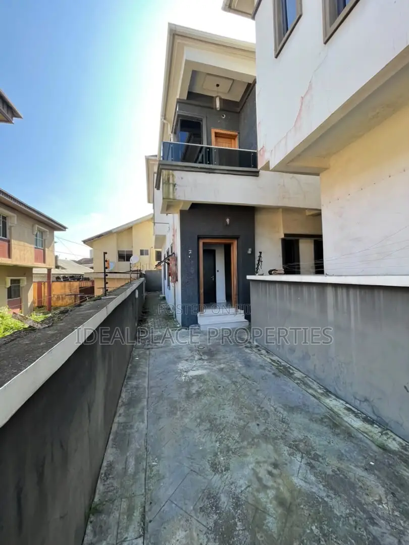 4bdrm Duplex in Ikota for rent