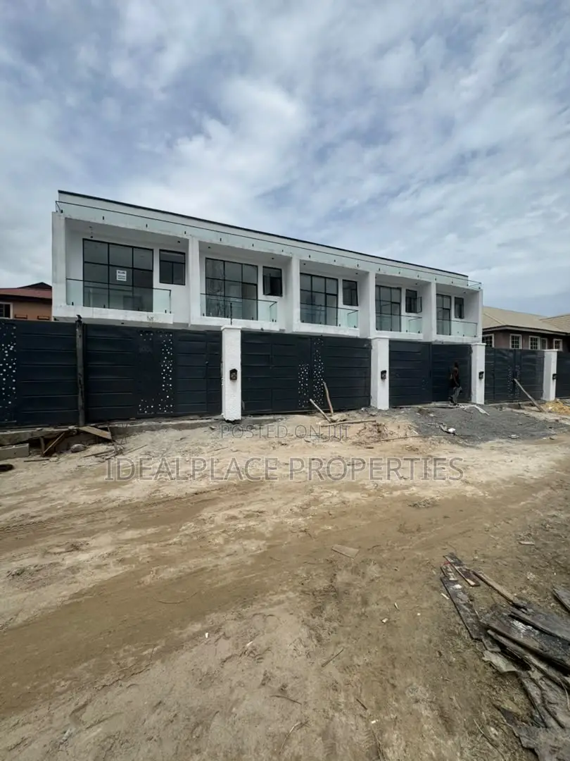 3bdrm Townhouse/Terrace in Sangotedo for sale