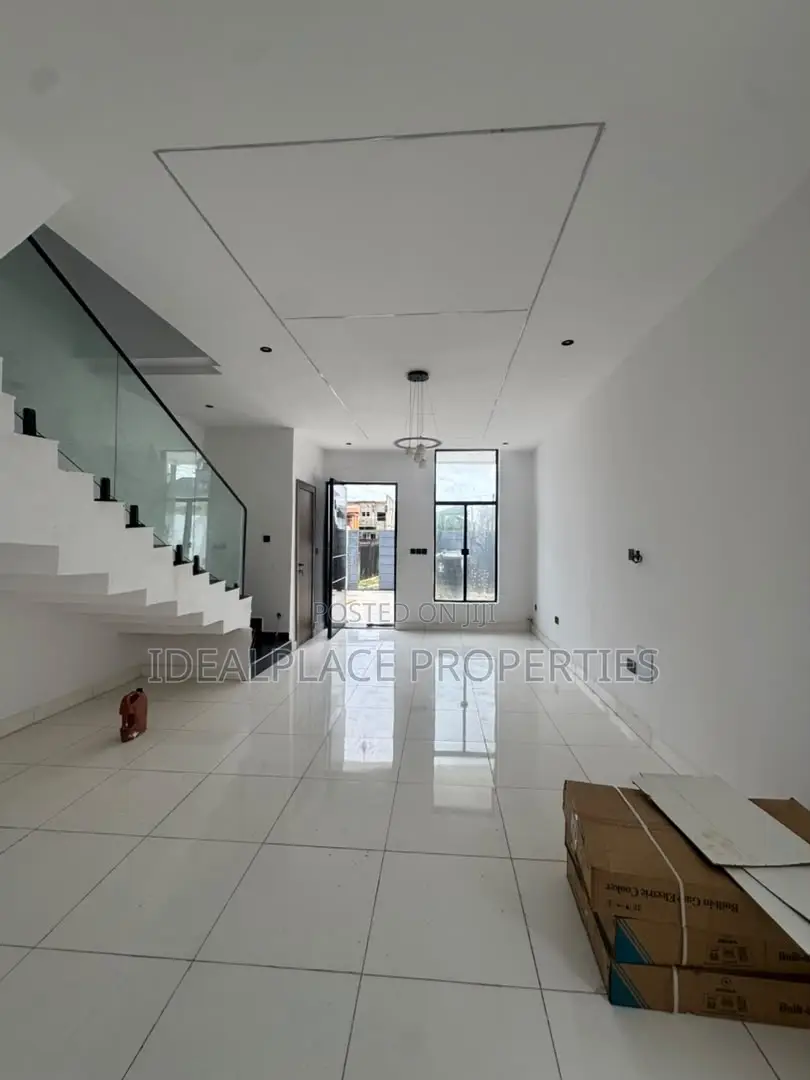 3bdrm Townhouse/Terrace in Sangotedo for sale