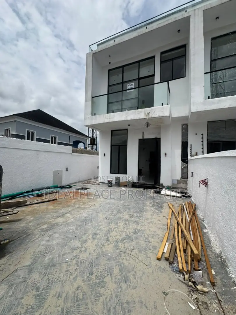 3bdrm Townhouse/Terrace in Sangotedo for sale