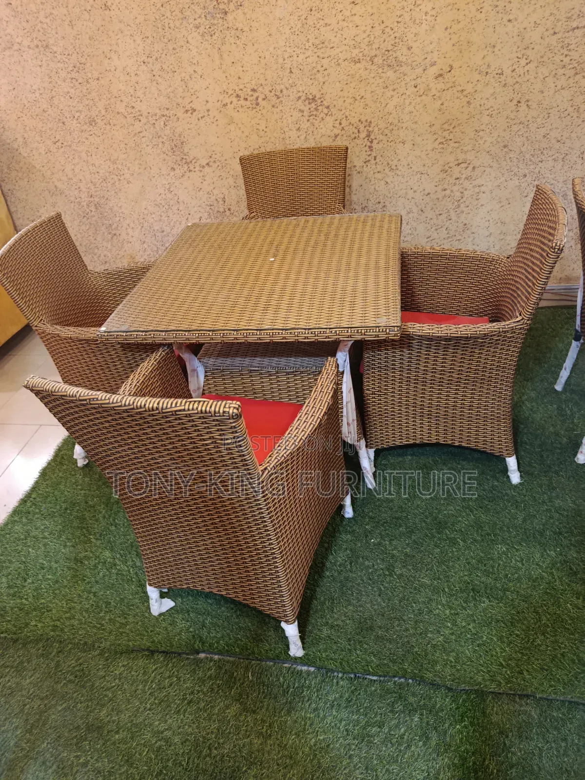 Outdoor 4-Seater Brown Synthetic Rattan Dining Set