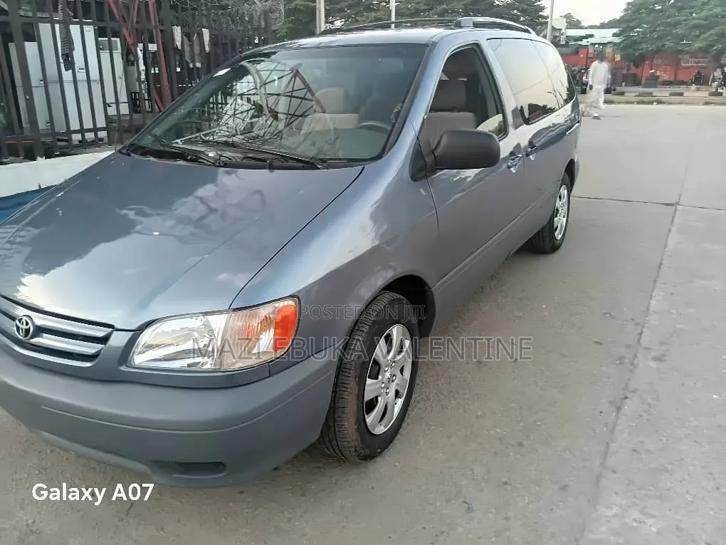 Toyota Sienna 2002 Blue
