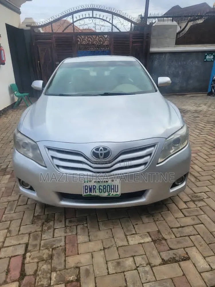 Toyota Camry 2010 Silver
