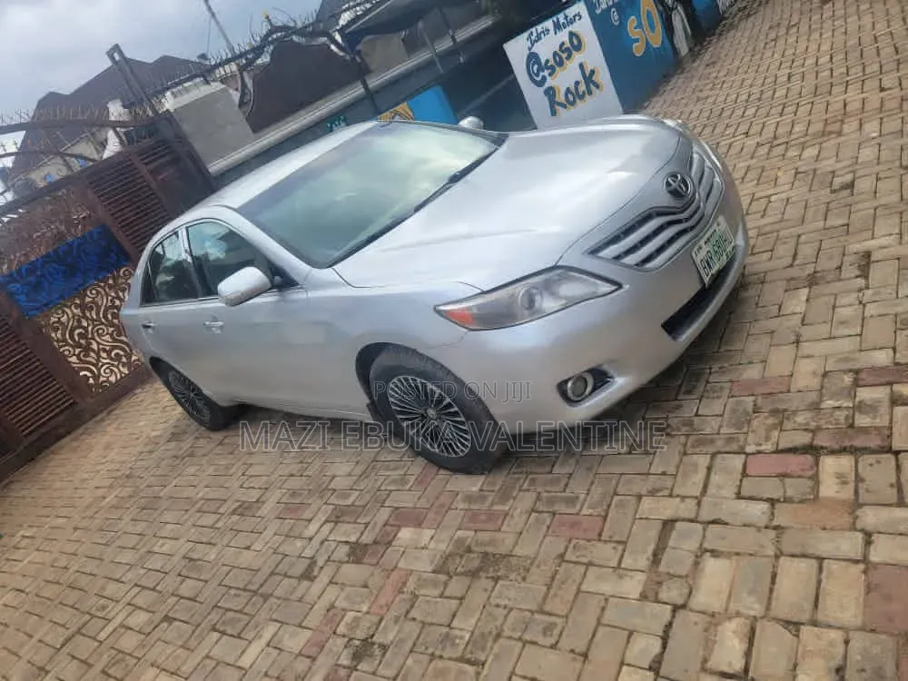Toyota Camry 2010 Silver