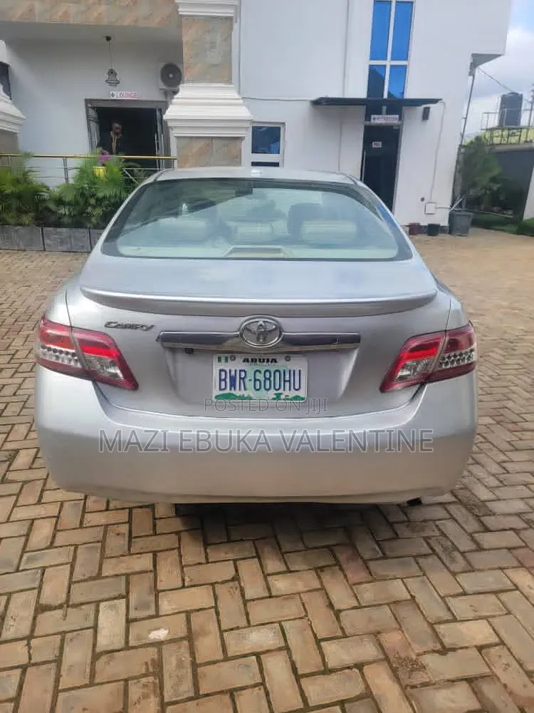 Toyota Camry 2010 Silver