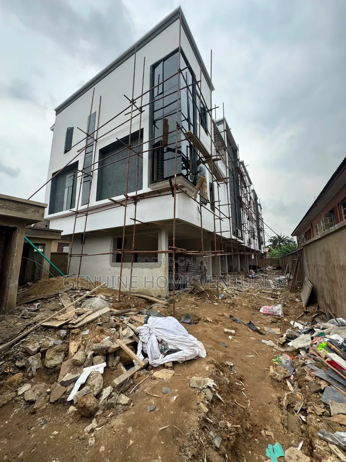 4bdrm Duplex in Alaka Estate for sale