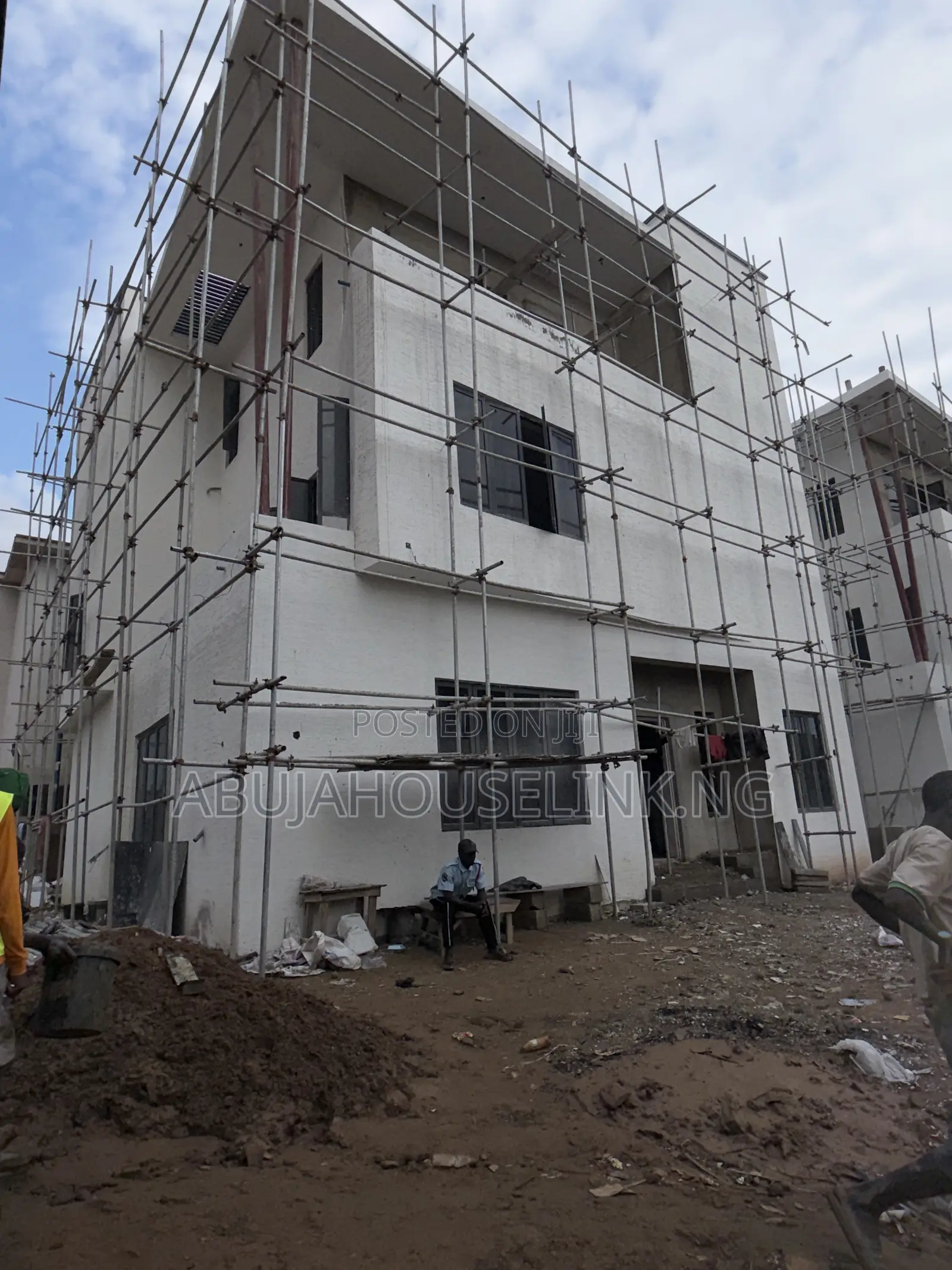 5bdrm Duplex in Guzape Main Abuja for sale