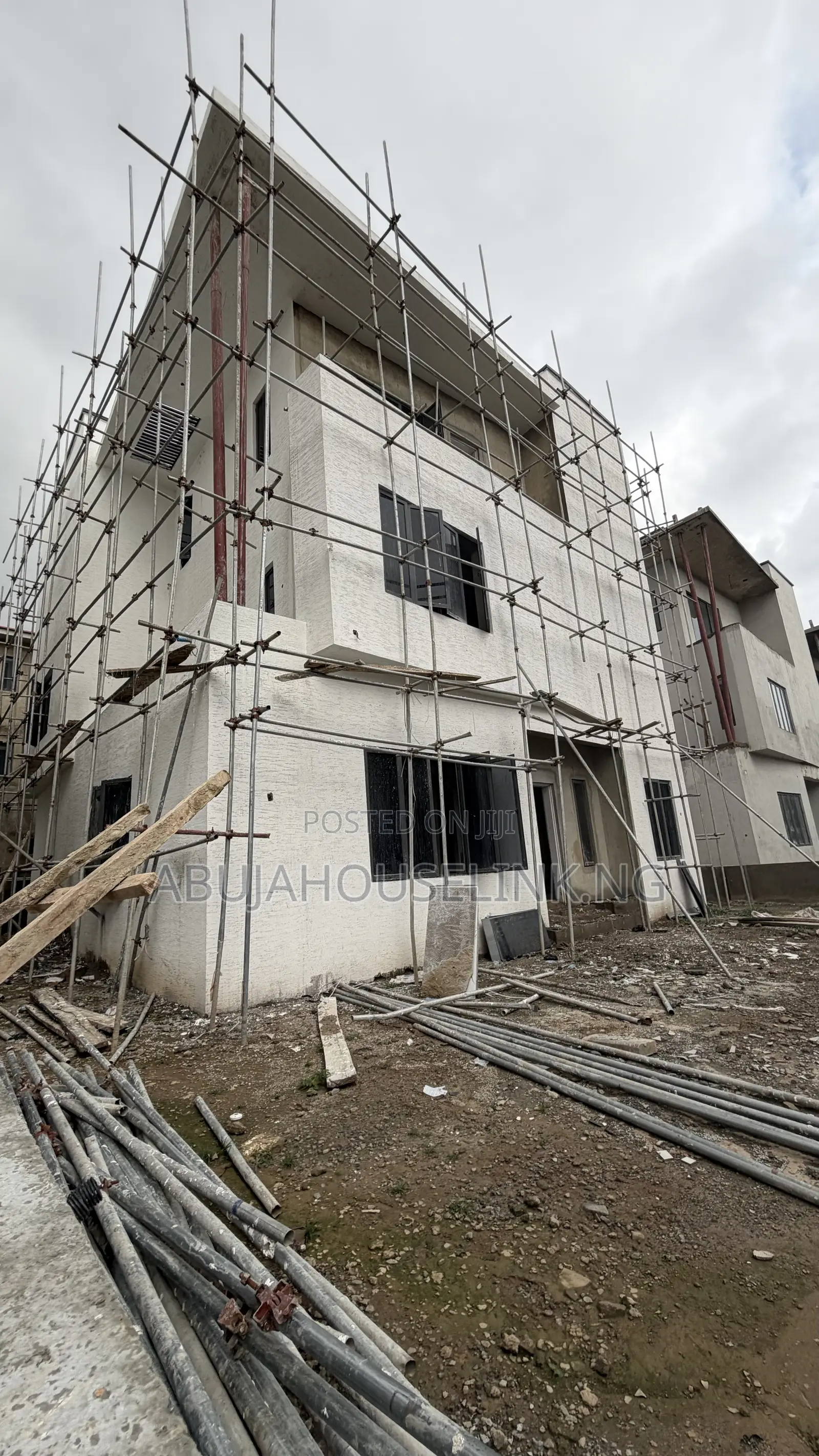 5bdrm Duplex in Guzape Main Abuja for sale