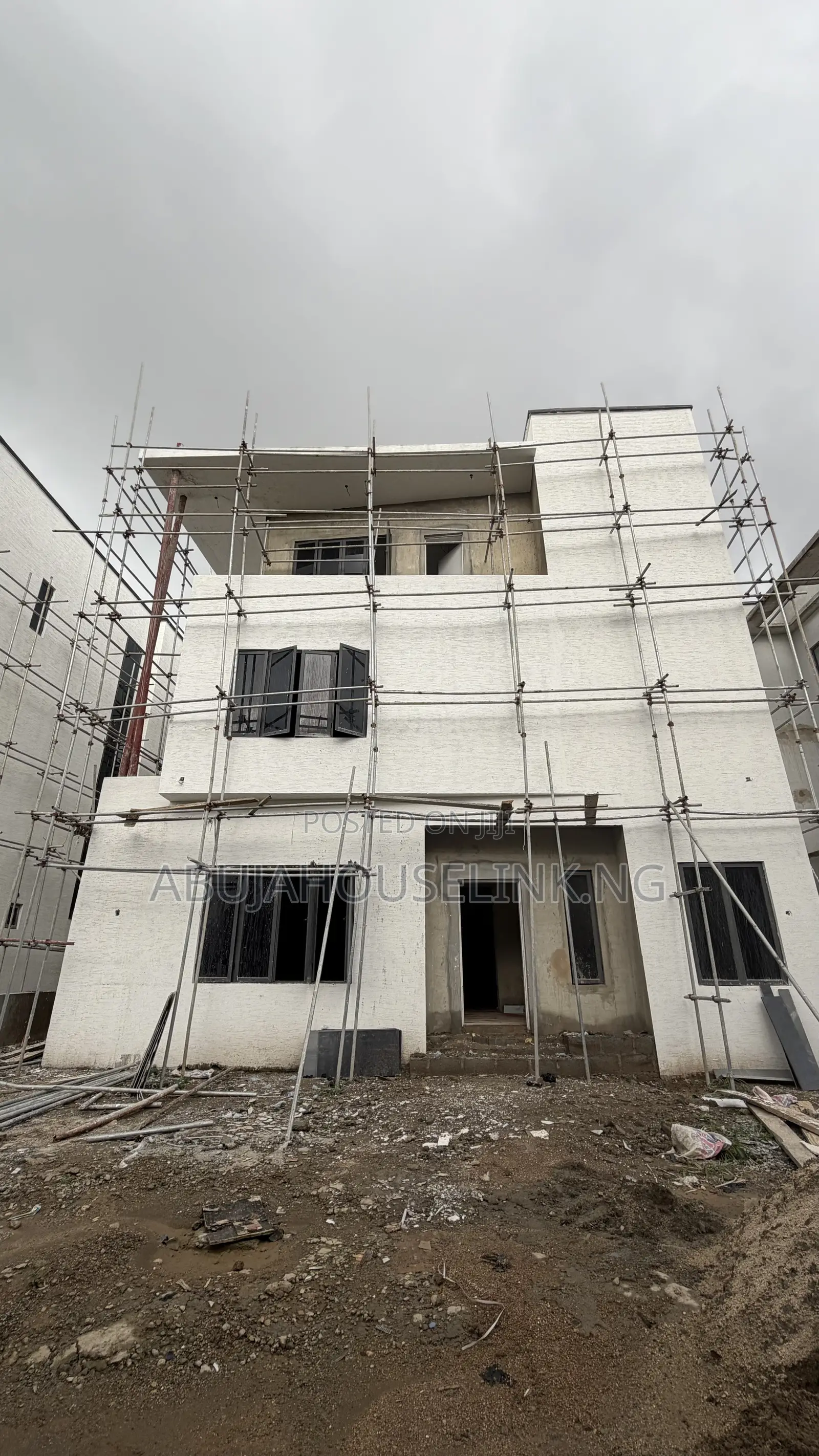 5bdrm Duplex in Guzape Main Abuja for sale