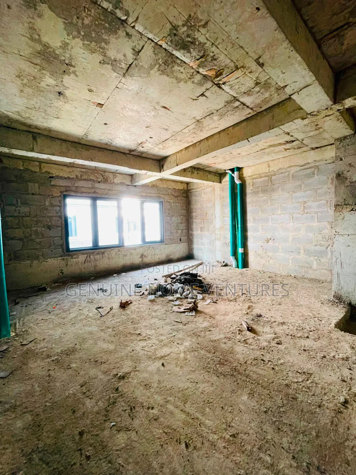 4bdrm Duplex in Millenuim/UPS for sale