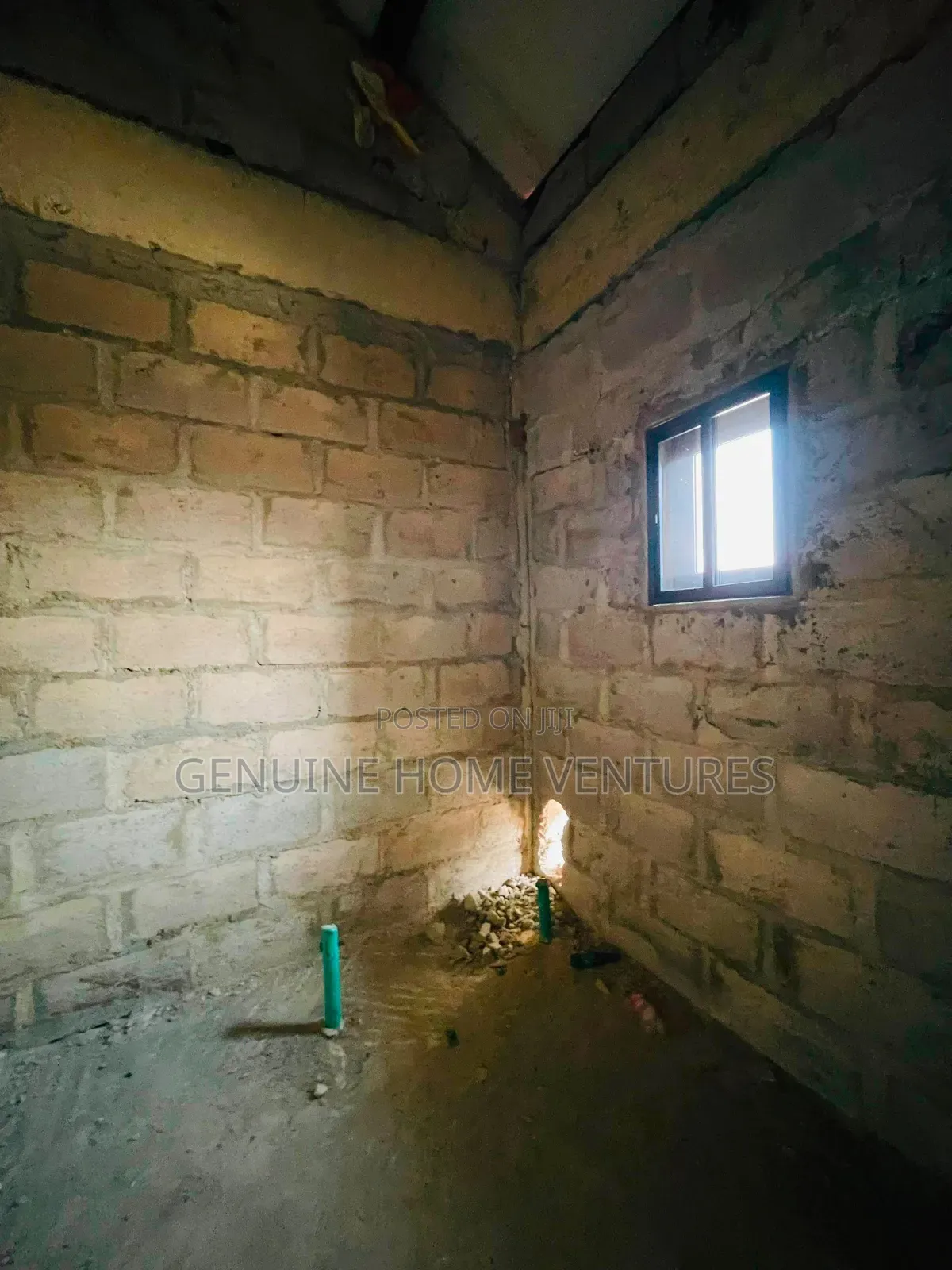 4bdrm Duplex in Millenuim/UPS for sale
