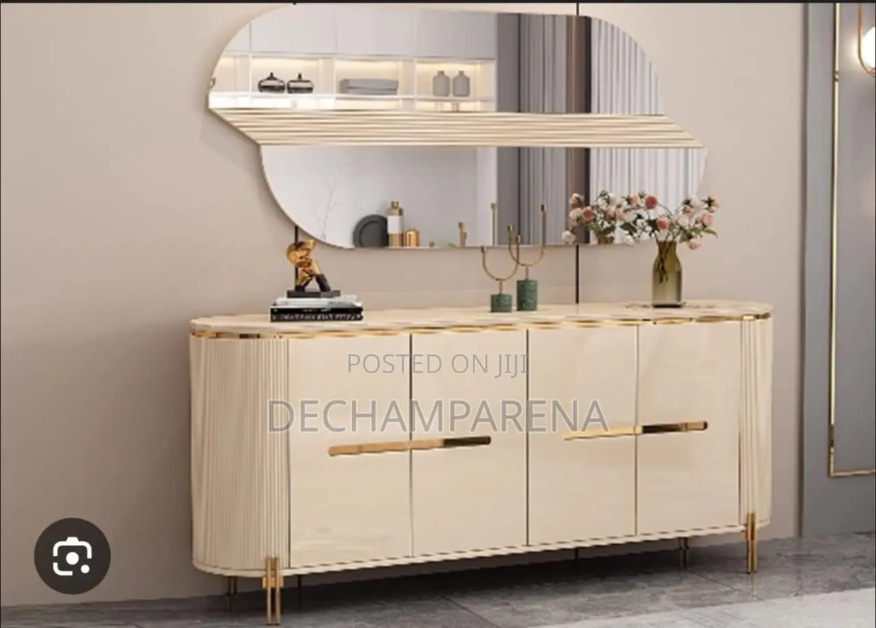 Elegance and Classy Mirror Console