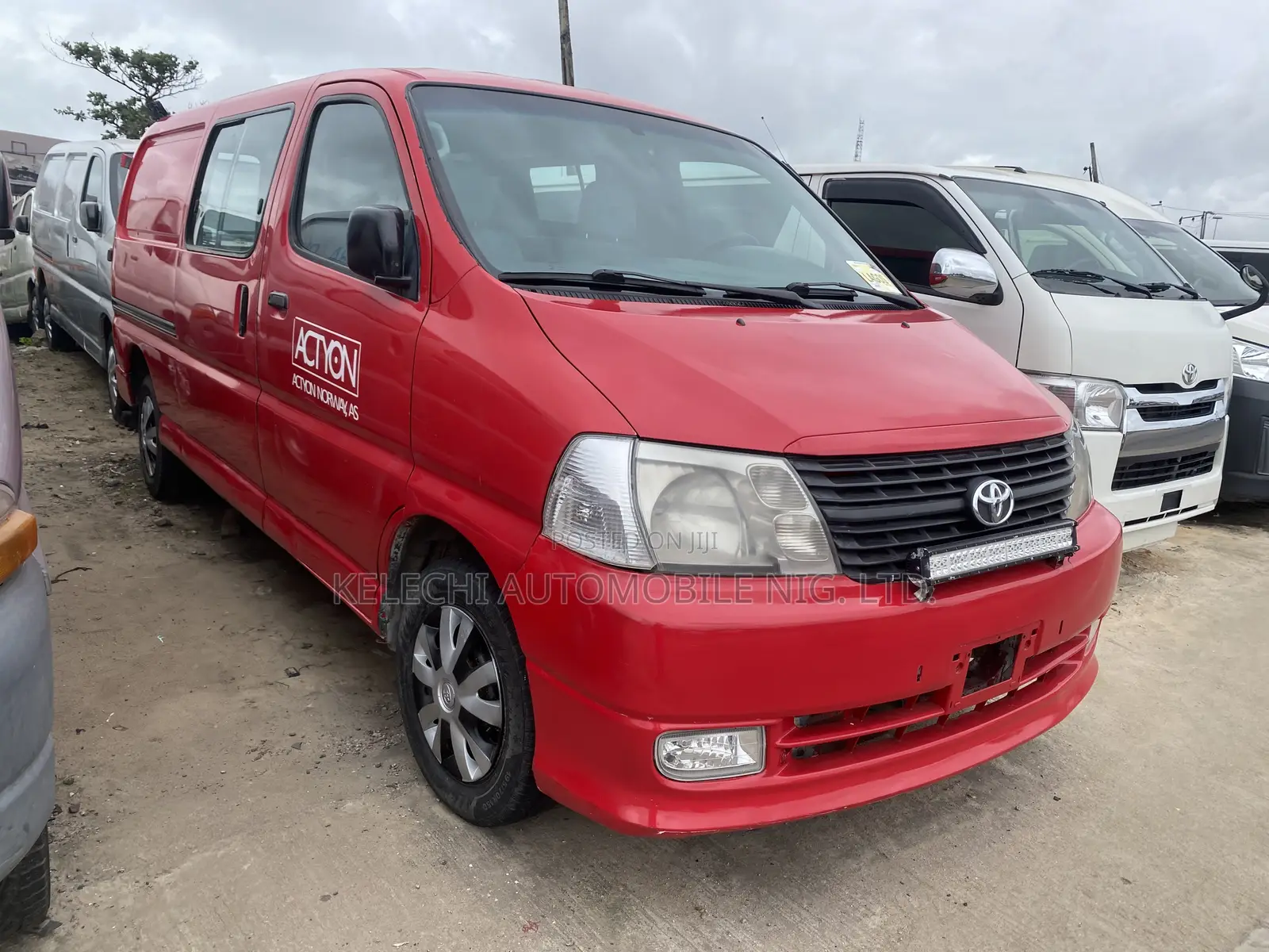 Toyota HiAce 2007 Red