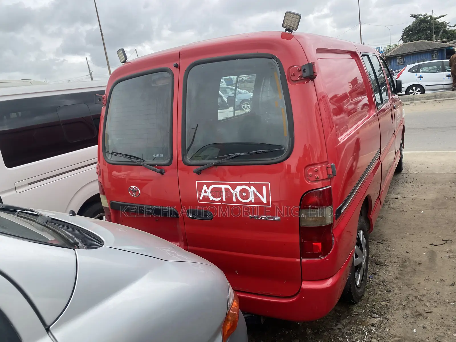 Toyota HiAce 2007 Red