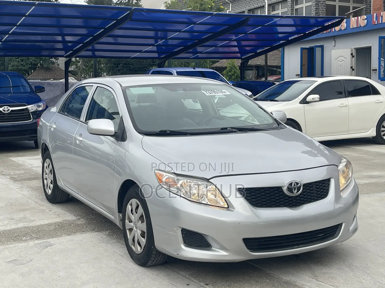 Toyota Corolla LE 4dr Sedan (1.8L 4cyl 4A) 2011 Silver