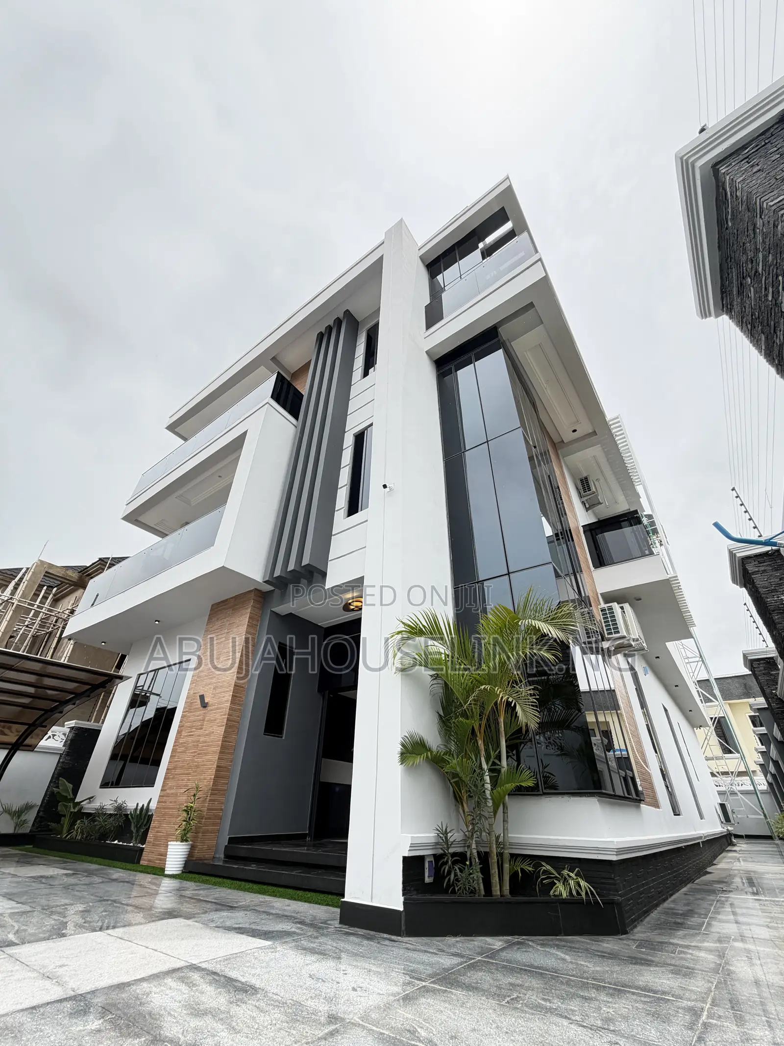 6bdrm Duplex in Apo Resettlement for sale