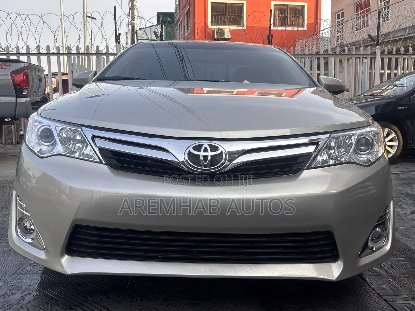 Toyota Camry LE 4dr Sedan (2.5L 4cyl 6A) 2014 Gold