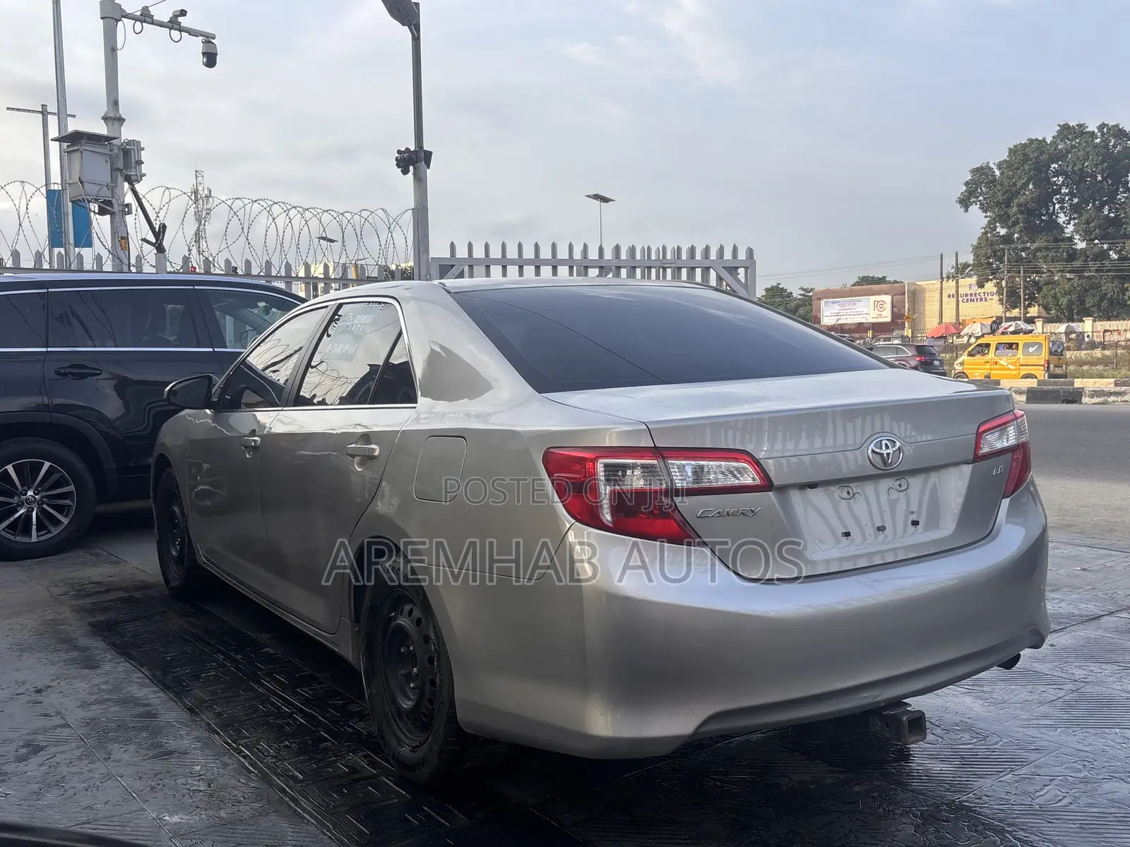 Toyota Camry LE 4dr Sedan (2.5L 4cyl 6A) 2014 Gold