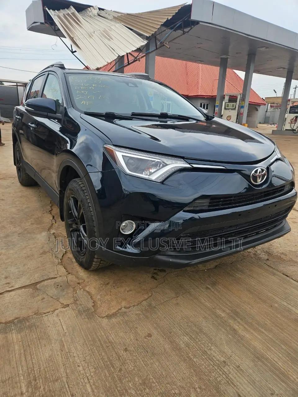 Toyota RAV4 XLE 4dr SUV (2.5L 4cyl 6A) 2018 Black