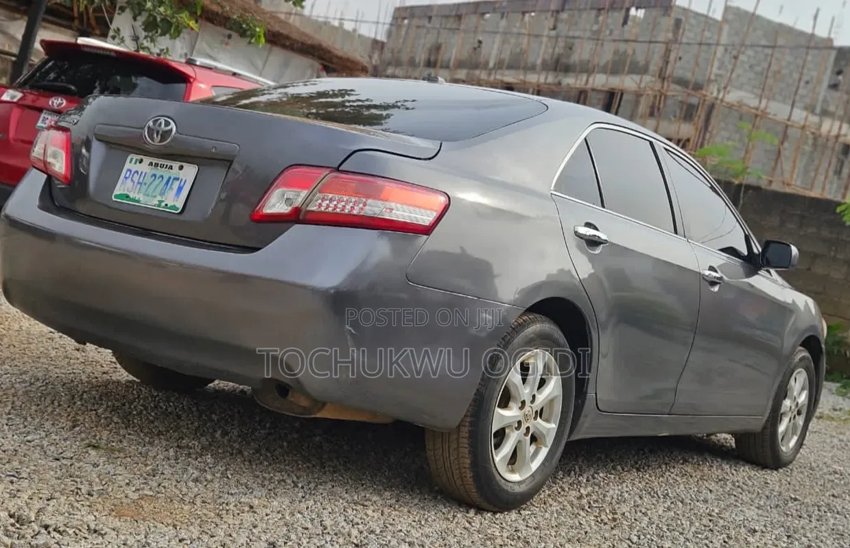 Toyota Camry 2011 Gray
