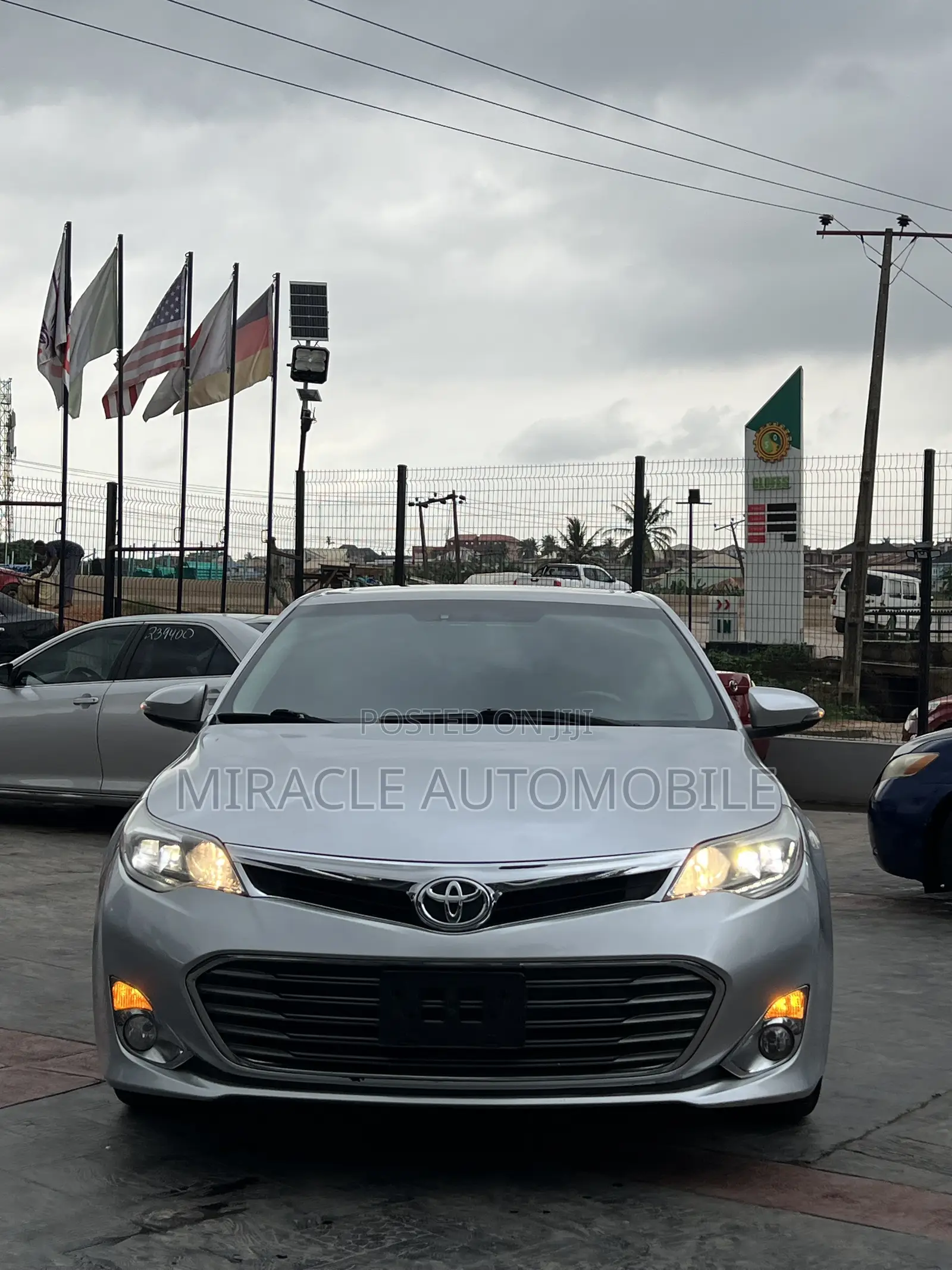 Toyota Avalon Limited 4dr Sedan (3.5L 6cyl 6A) 2014 Silver