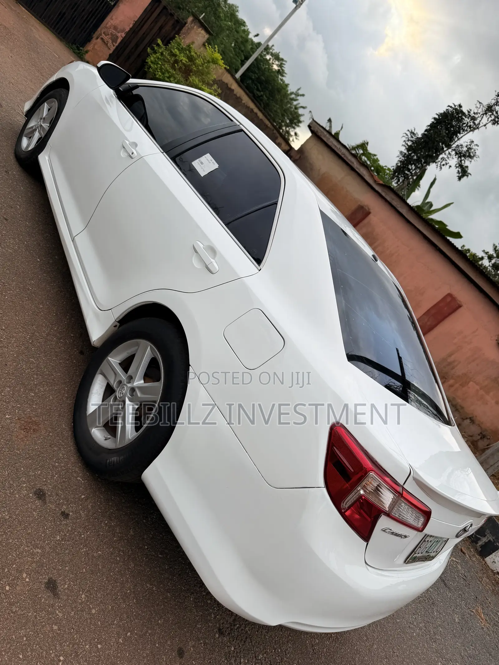 Toyota Camry SE 4dr Sedan (2.5L 4cyl 6A) 2012 White