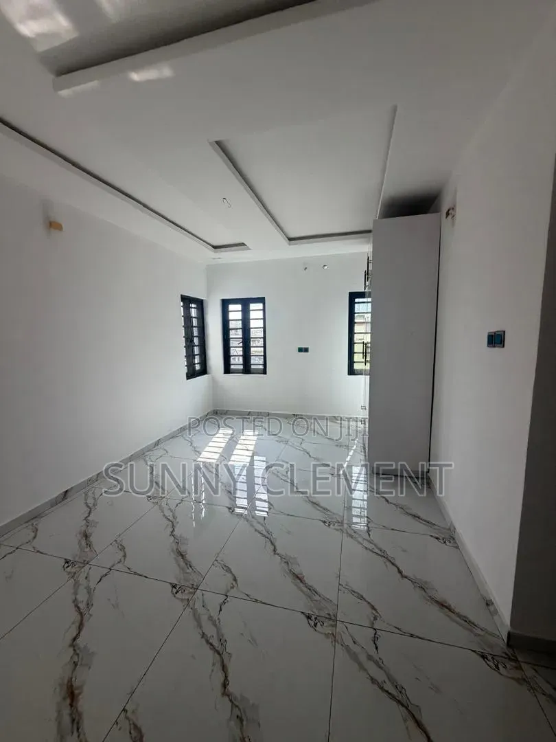 3bdrm Apartment in Shonola Aguda, Ikeja for sale