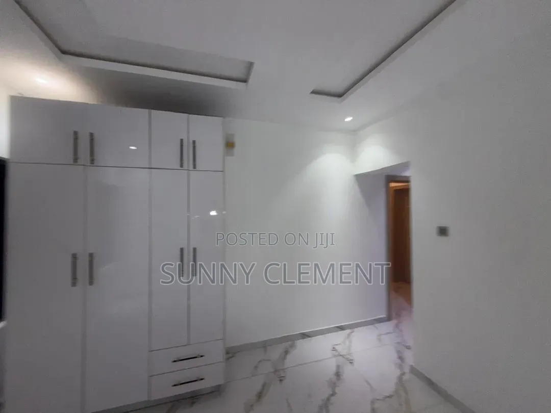 3bdrm Apartment in Shonola Aguda, Ikeja for sale