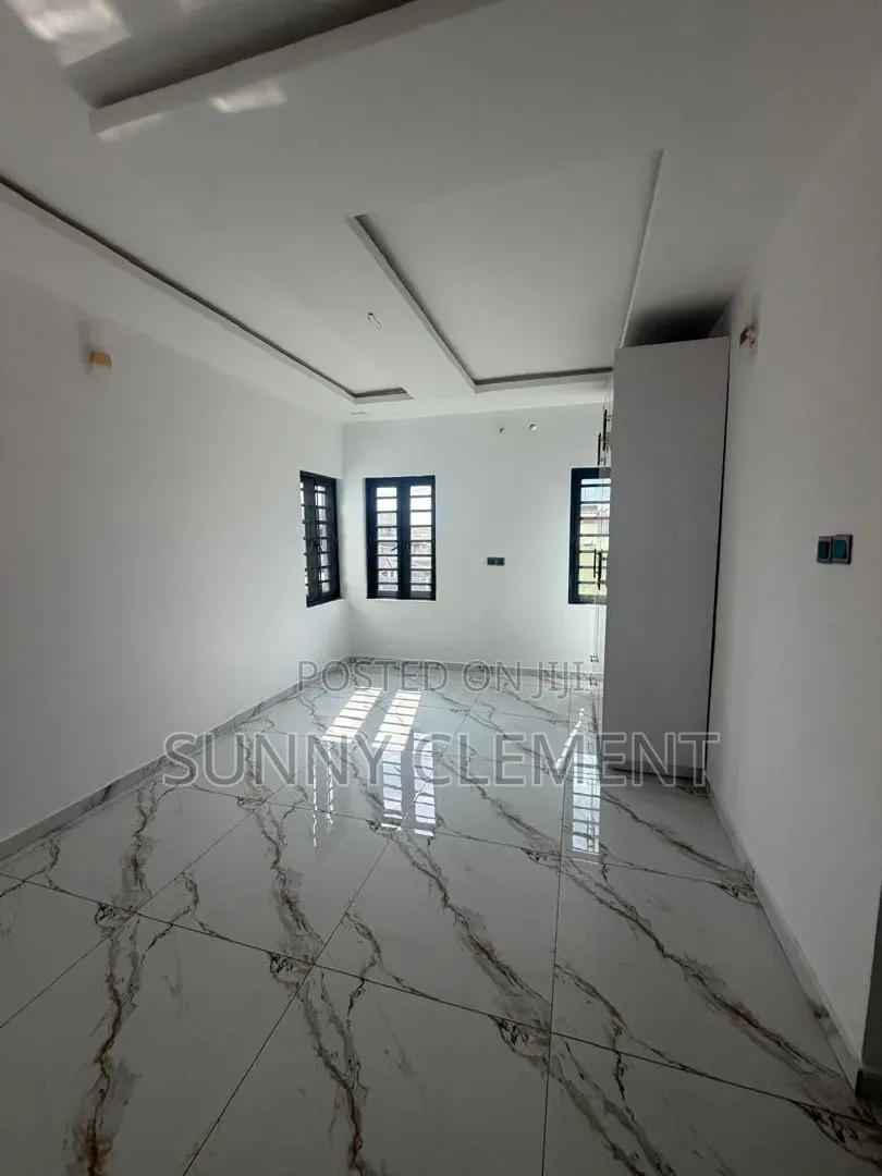 3bdrm Apartment in Shonola Aguda, Ikeja for sale