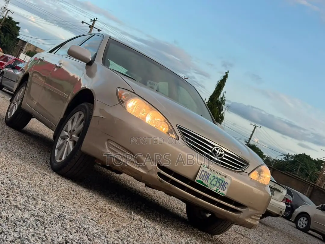 Toyota Camry 2005 Gold