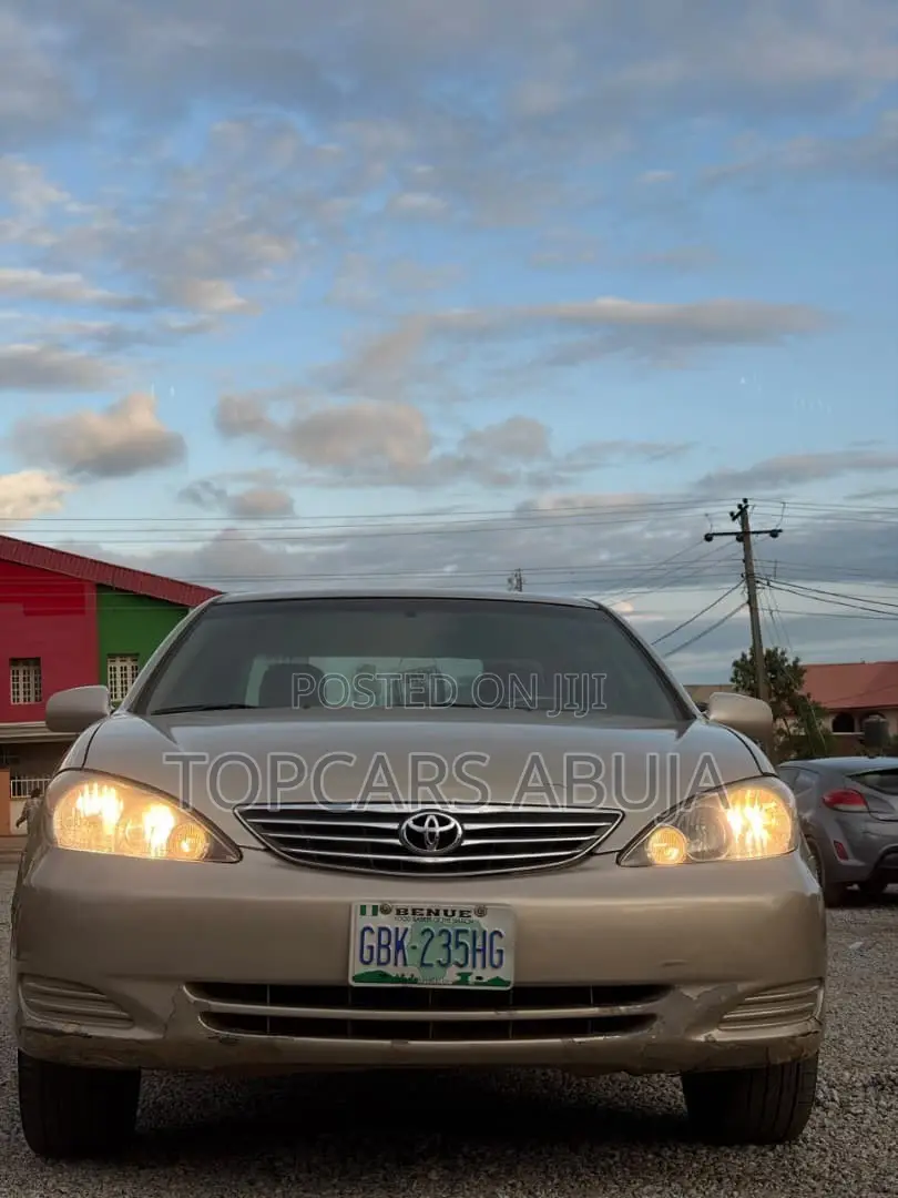 Toyota Camry 2005 Gold