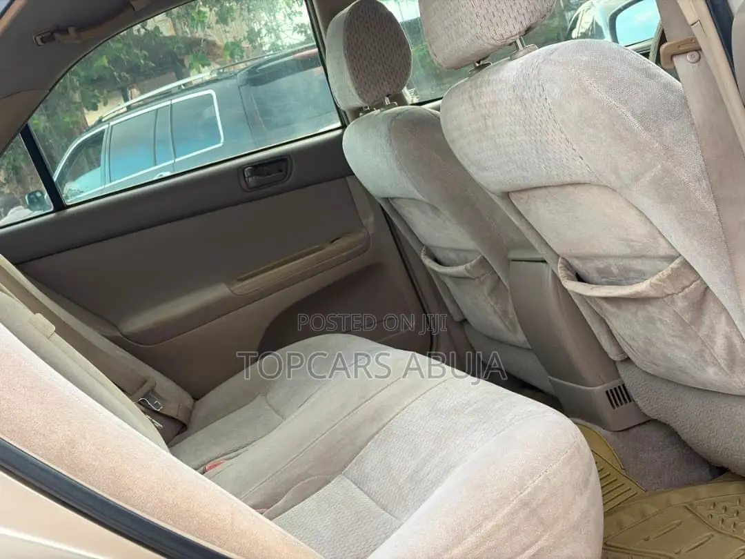 Toyota Camry 2005 Gold