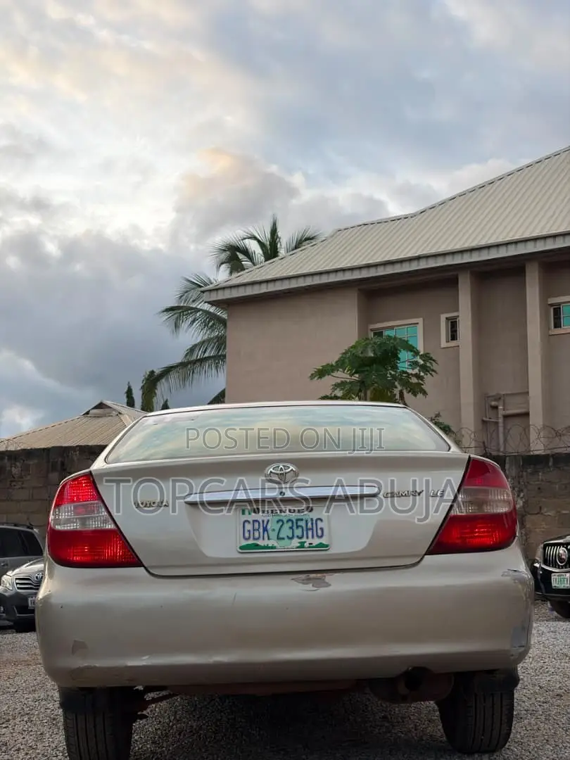 Toyota Camry 2005 Gold