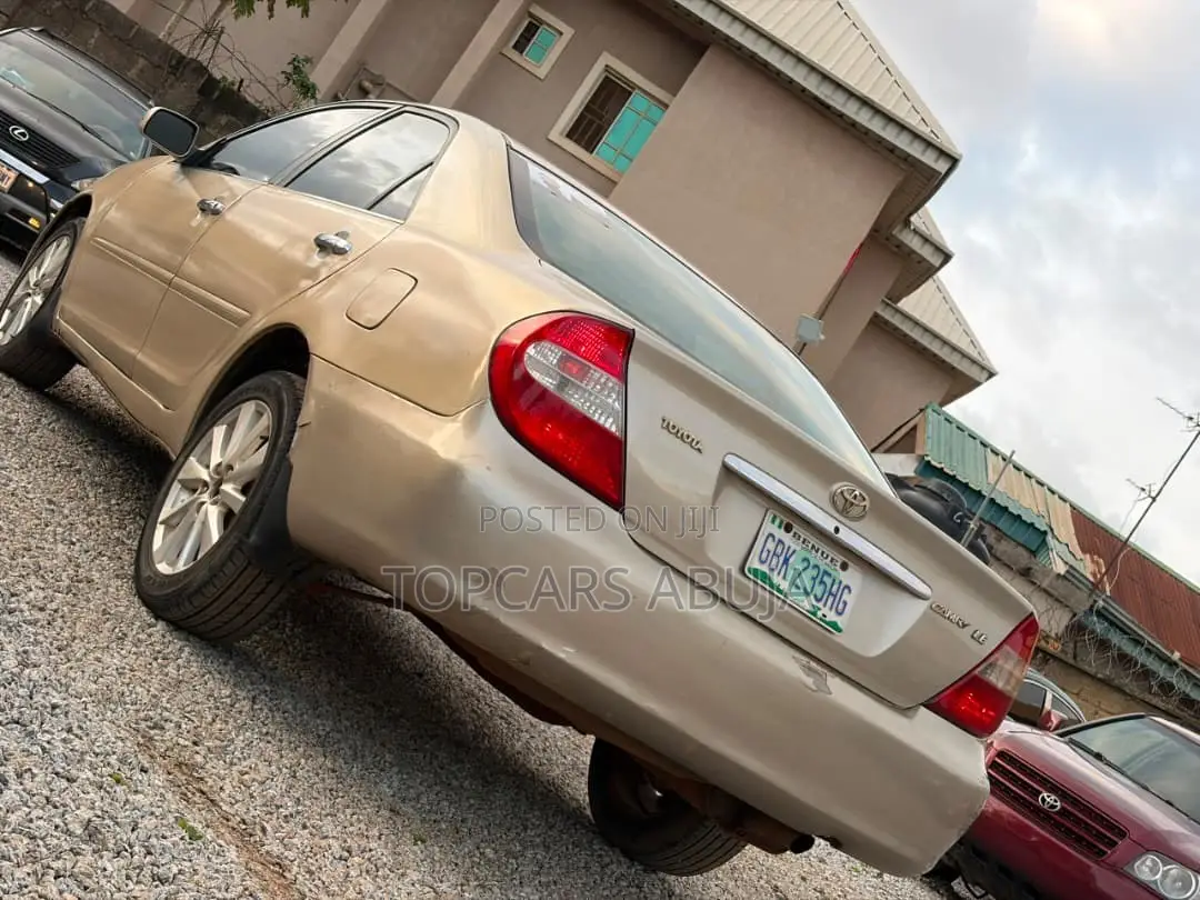 Toyota Camry 2005 Gold