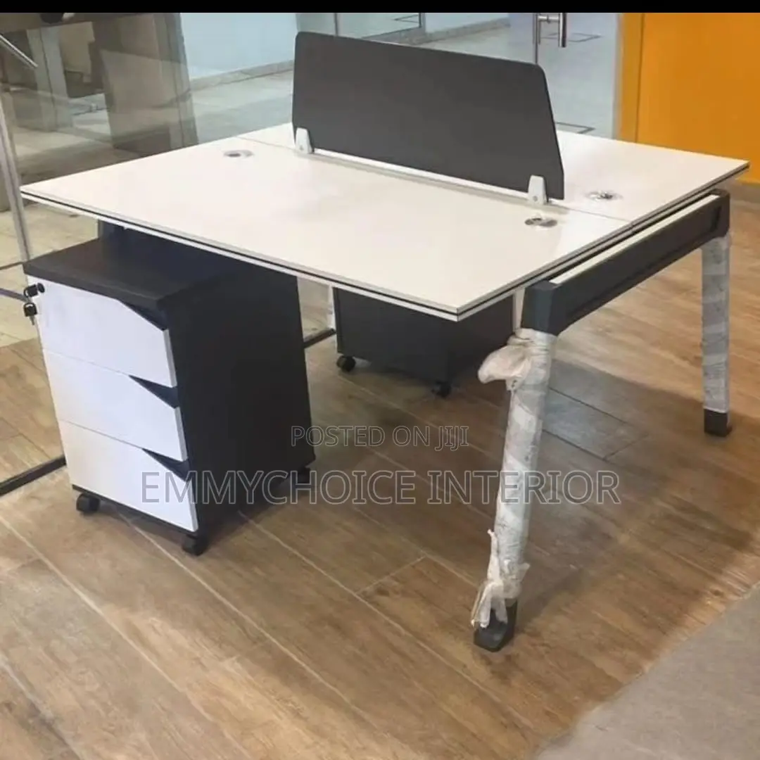 Office Work Station Desk With Privacy Divider