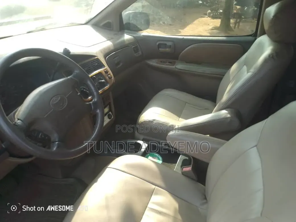 Toyota Sienna 2000 Blue