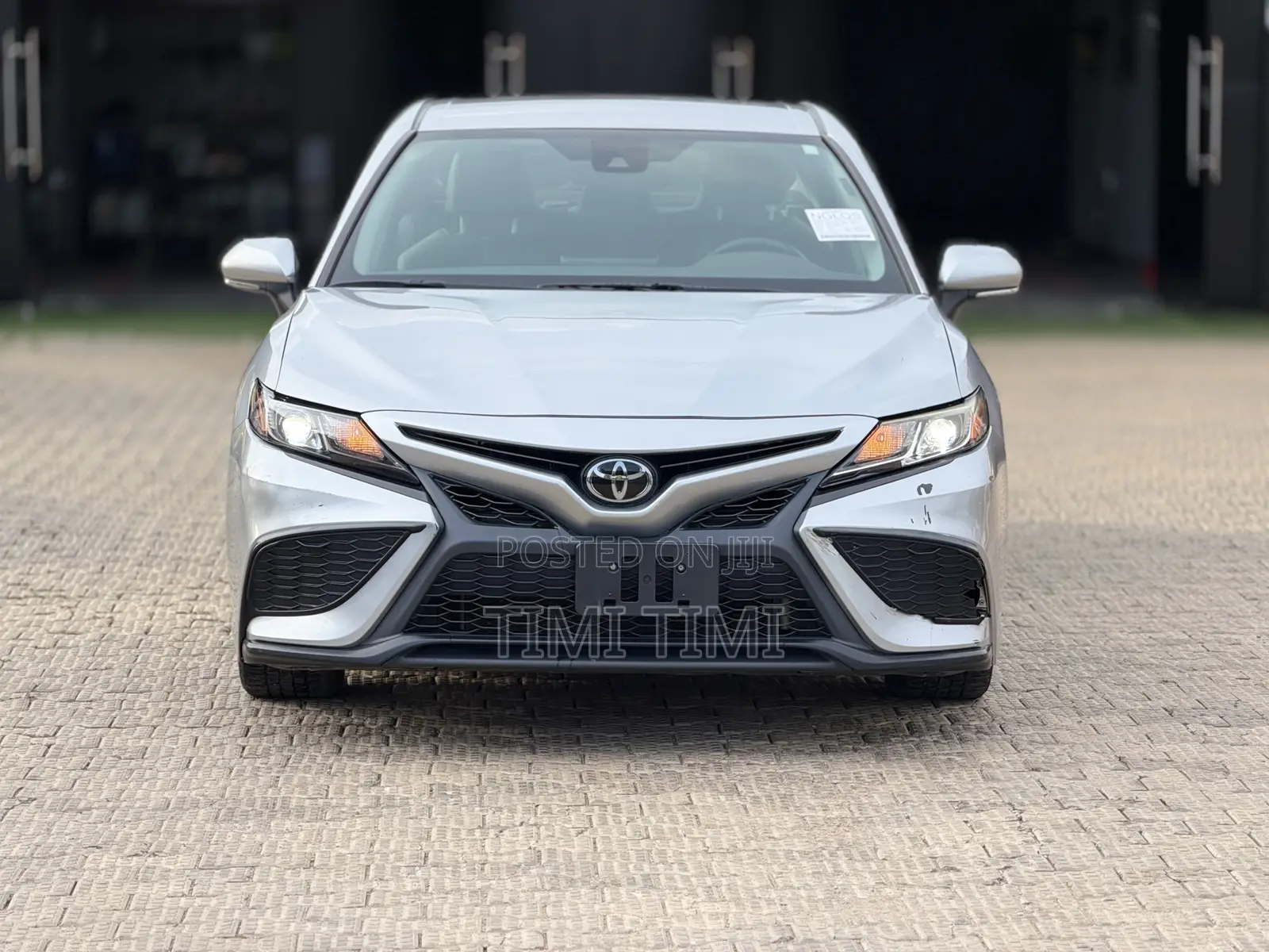 Toyota Camry SE 2021 Silver