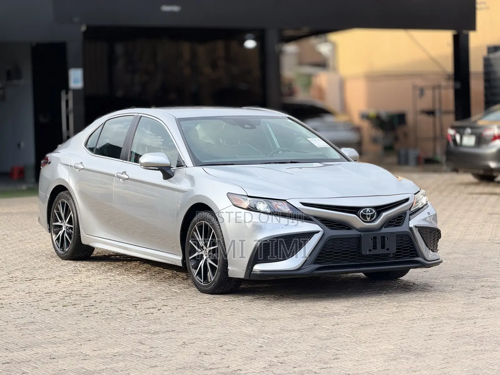 Toyota Camry SE 2021 Silver