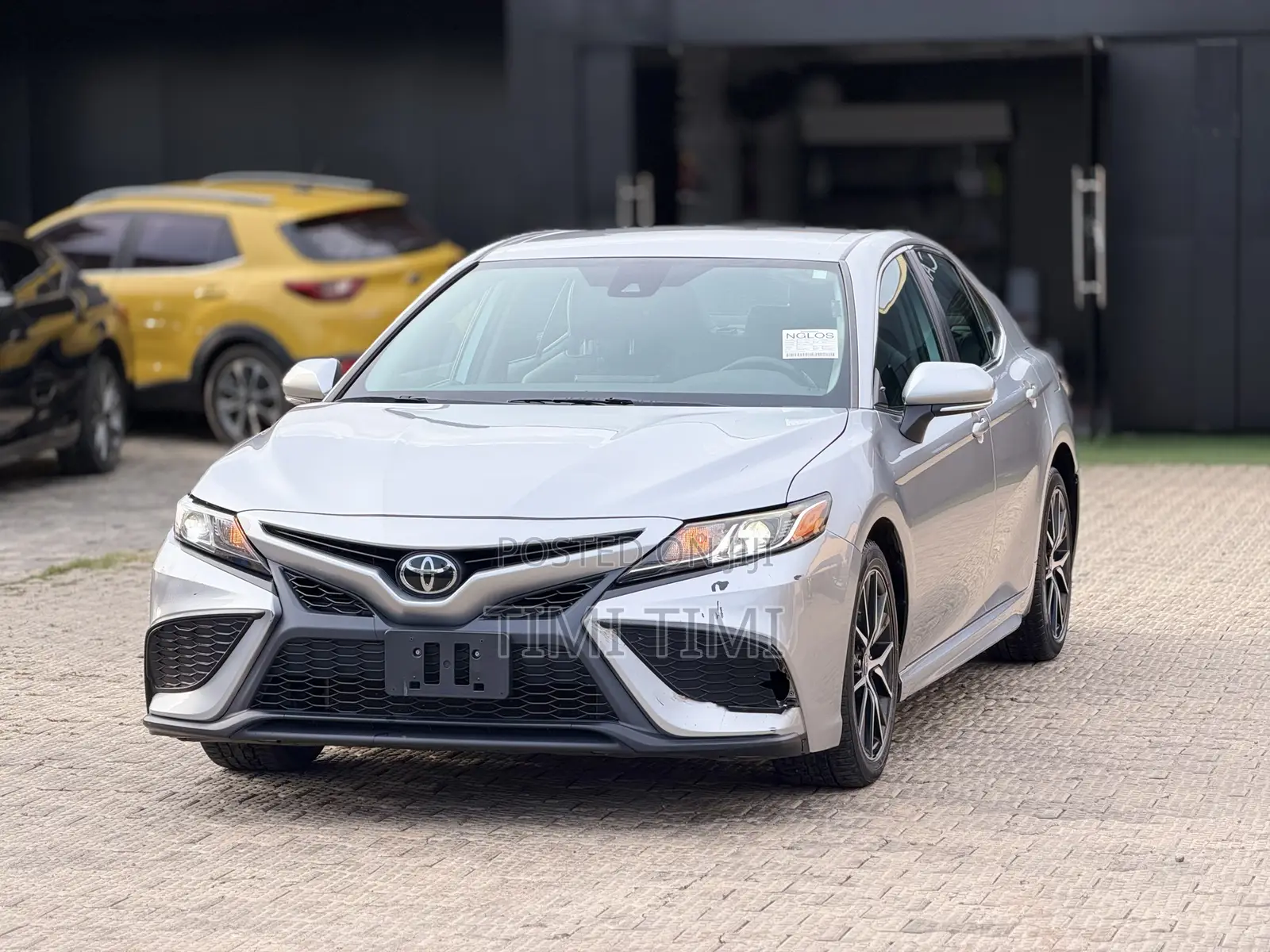Toyota Camry SE 2021 Silver