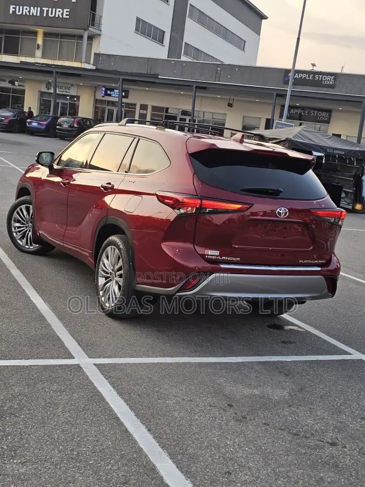 Toyota Highlander Platinum AWD 2024 Red